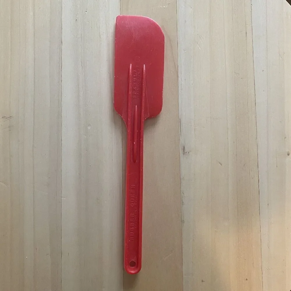 Vintage Rubber Queen Red Spatula Plate Scraper 9” kitchen coshocton plastic 6051